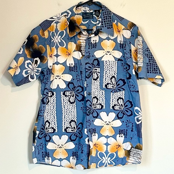 Pineapple Connection Other - Pineapple Connection Hawaiian Tropical Button Down Shirt - Size: Medium
